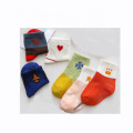 Großhandel Kinder -Baumwollsocken Cartoon Farbpatching Crew Baby Socken Sportsocken